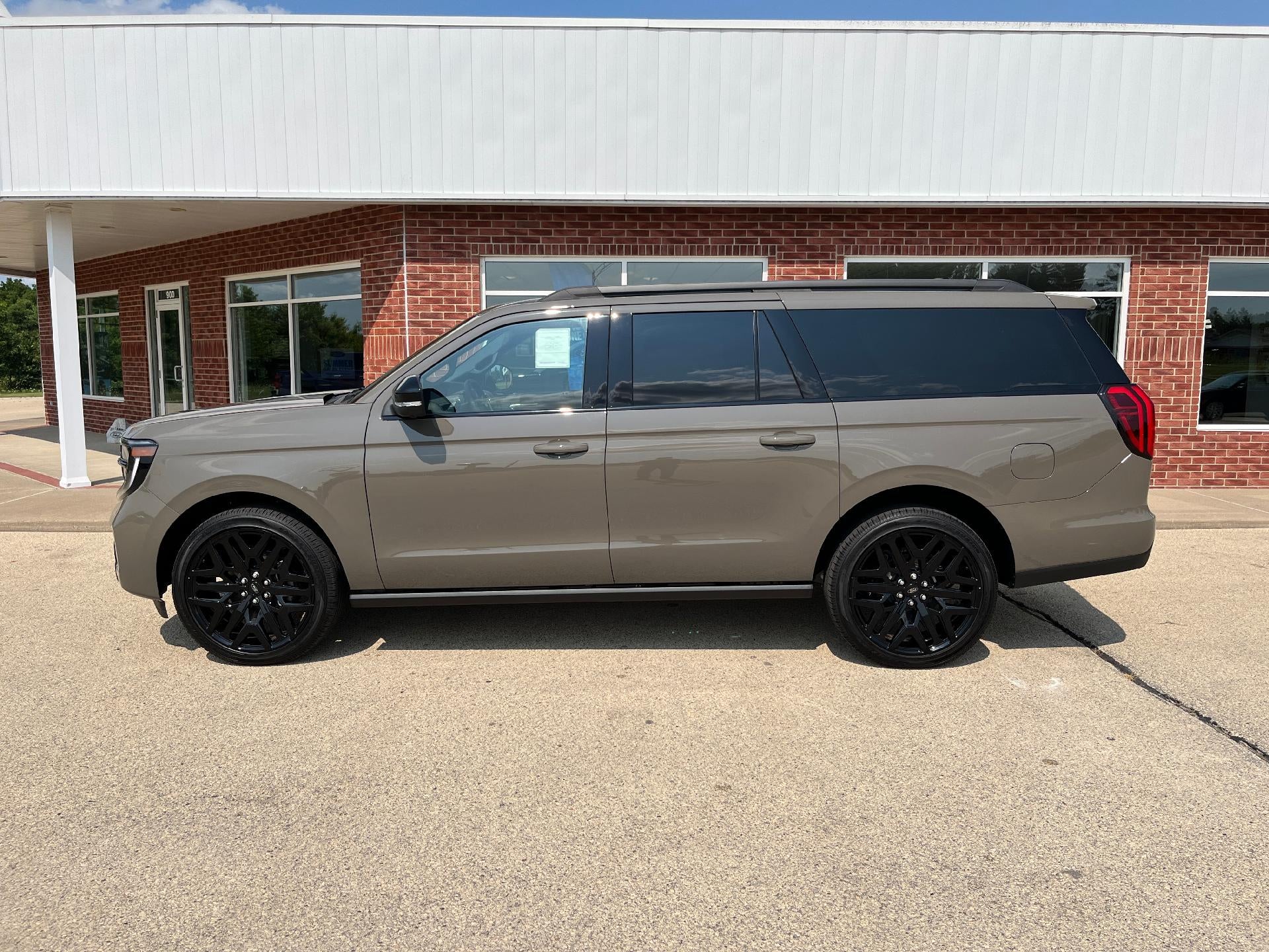 2027 Ford Expedition Max Platinum 4x4