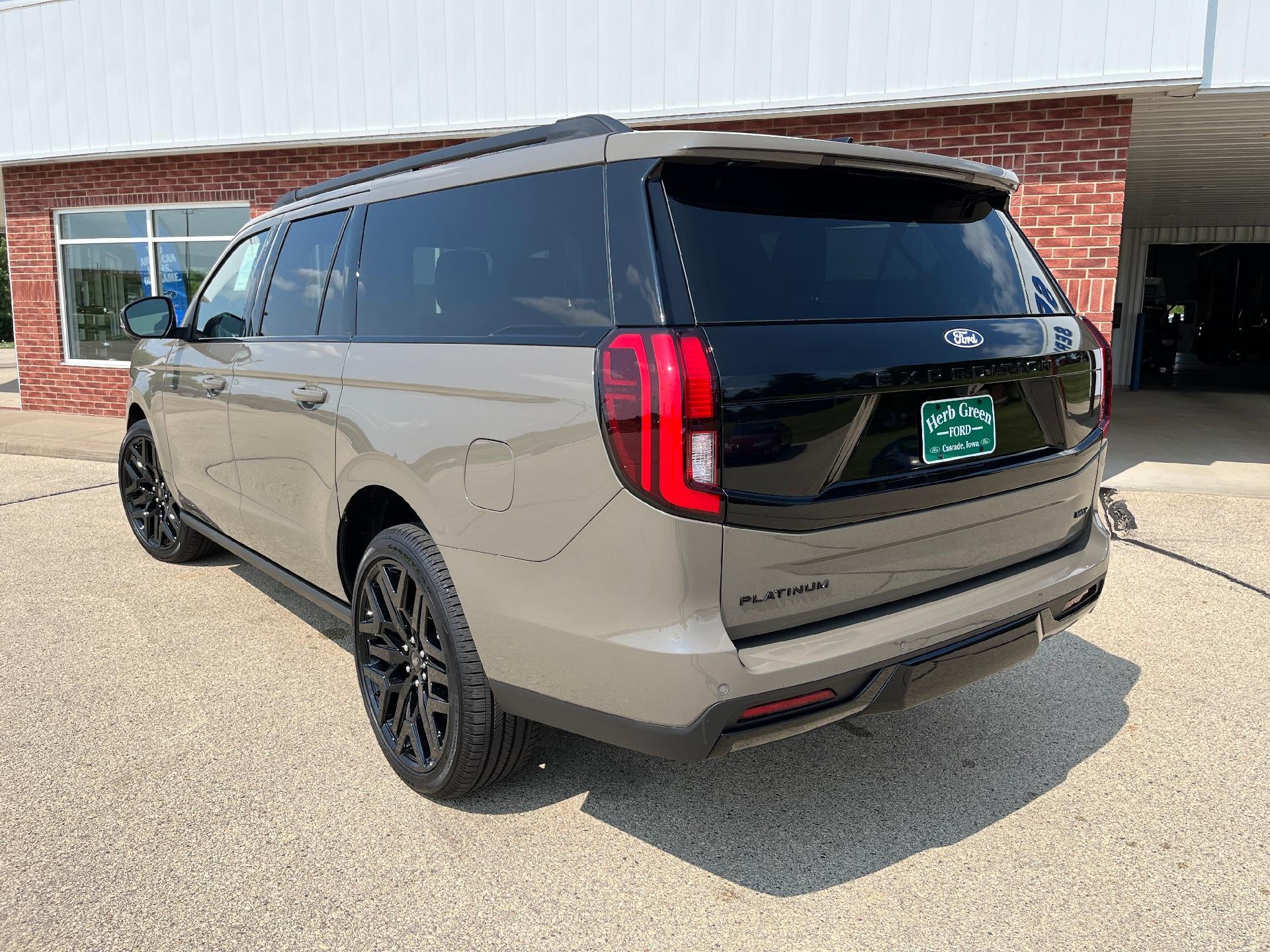 2027 Ford Expedition Max Platinum 4x4