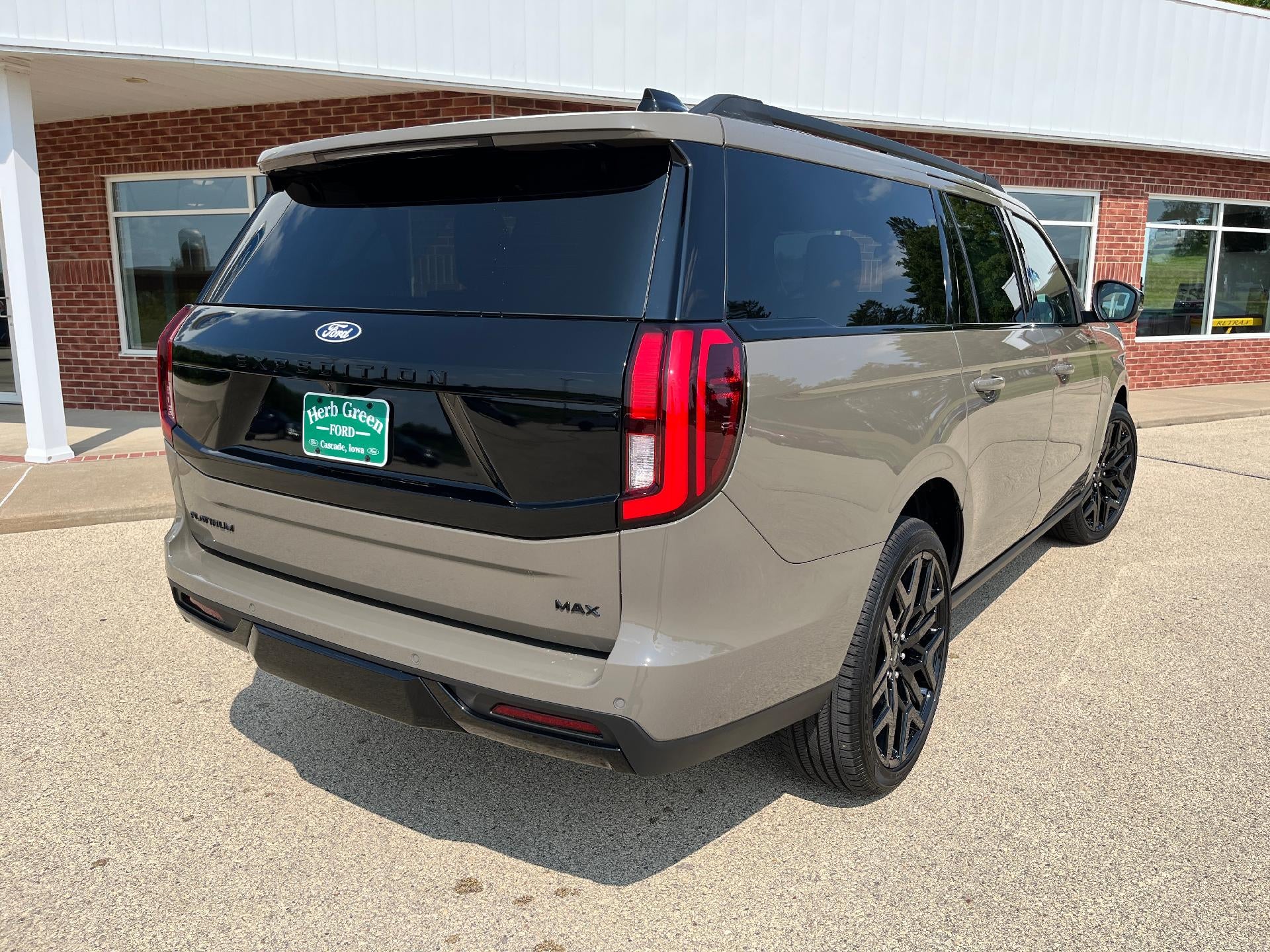 2027 Ford Expedition Max Platinum 4x4