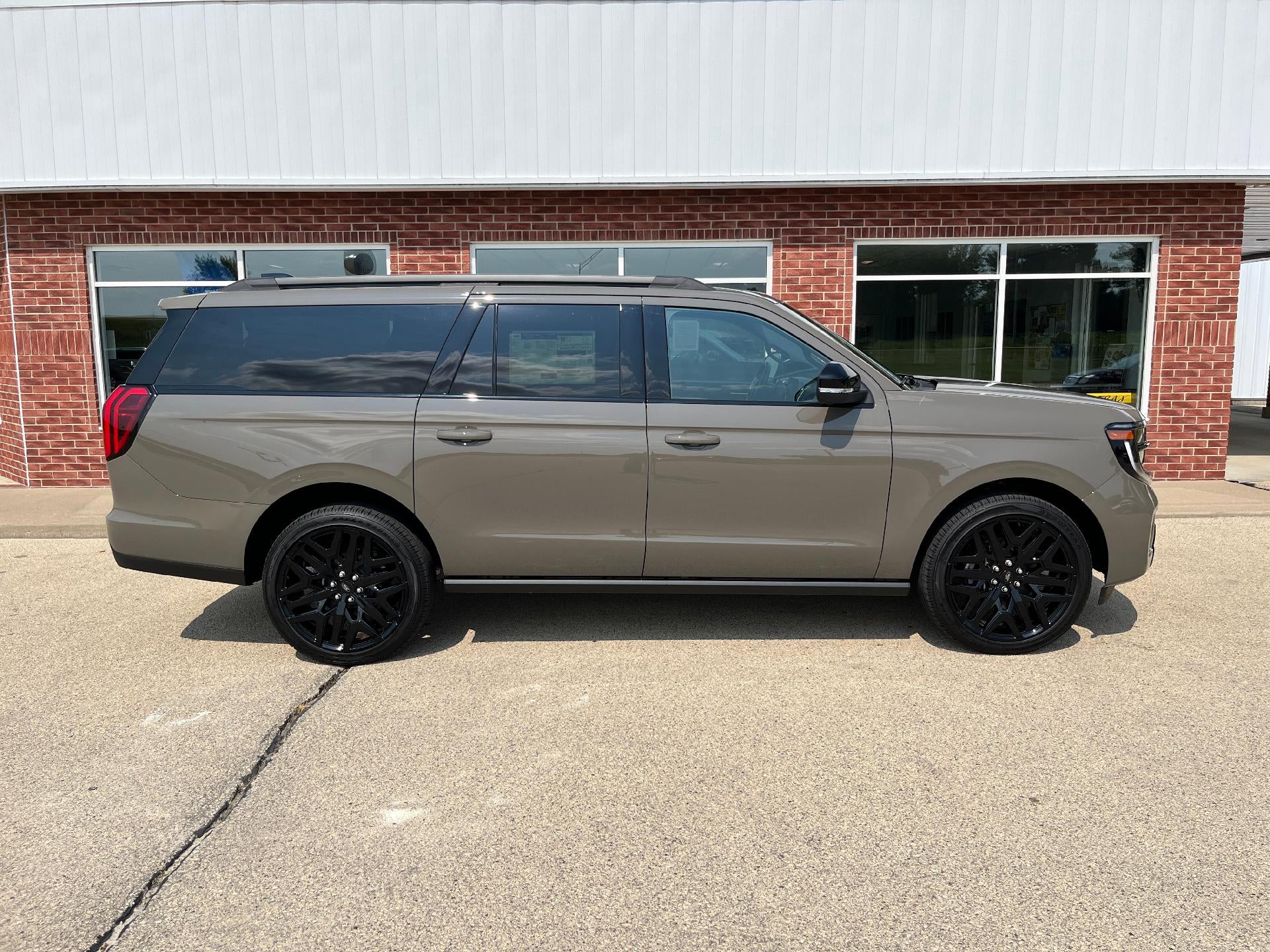 2027 Ford Expedition Max Platinum 4x4