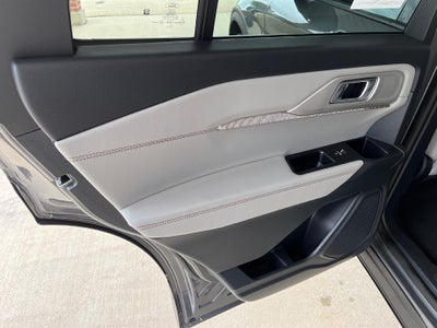 2026 Ford Explorer Active w/200A Pkg 4WD