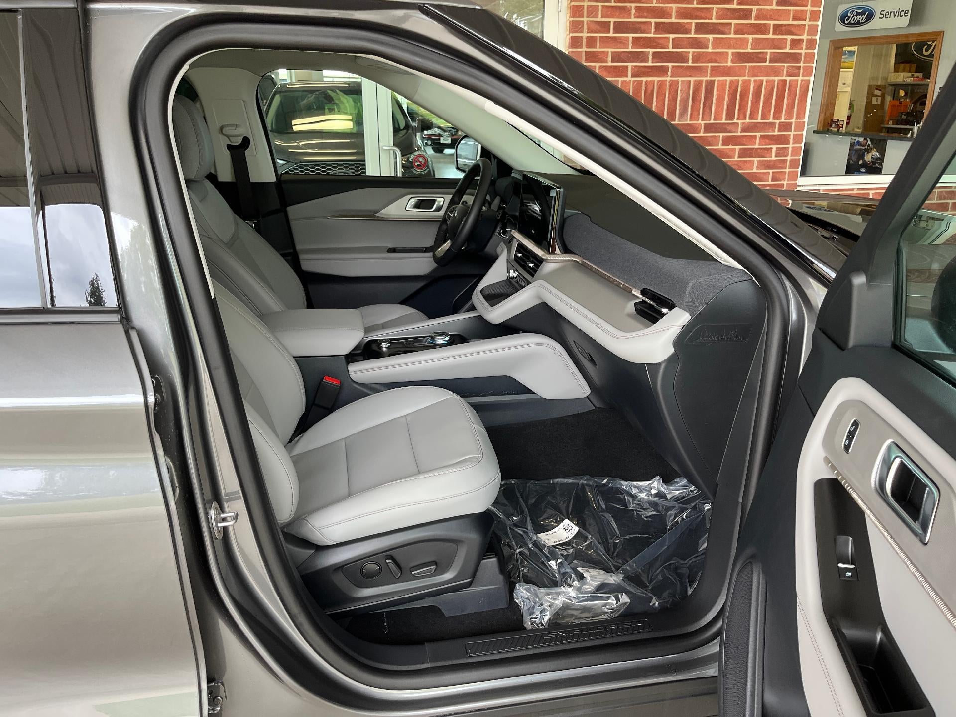 2026 Ford Explorer Active w/200A Pkg 4WD