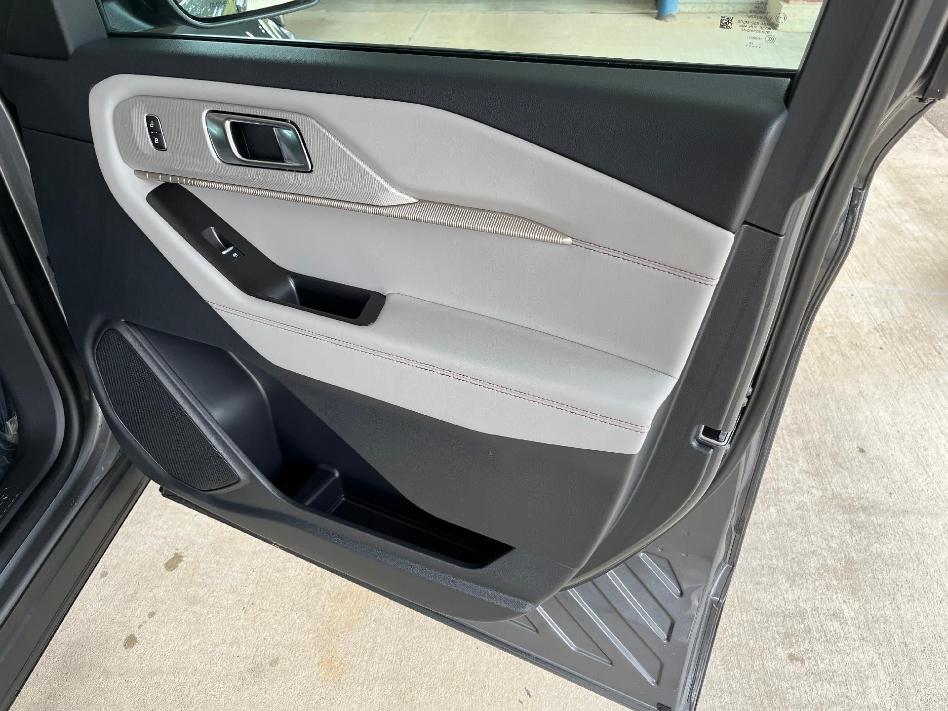 2026 Ford Explorer Active w/200A Pkg 4WD