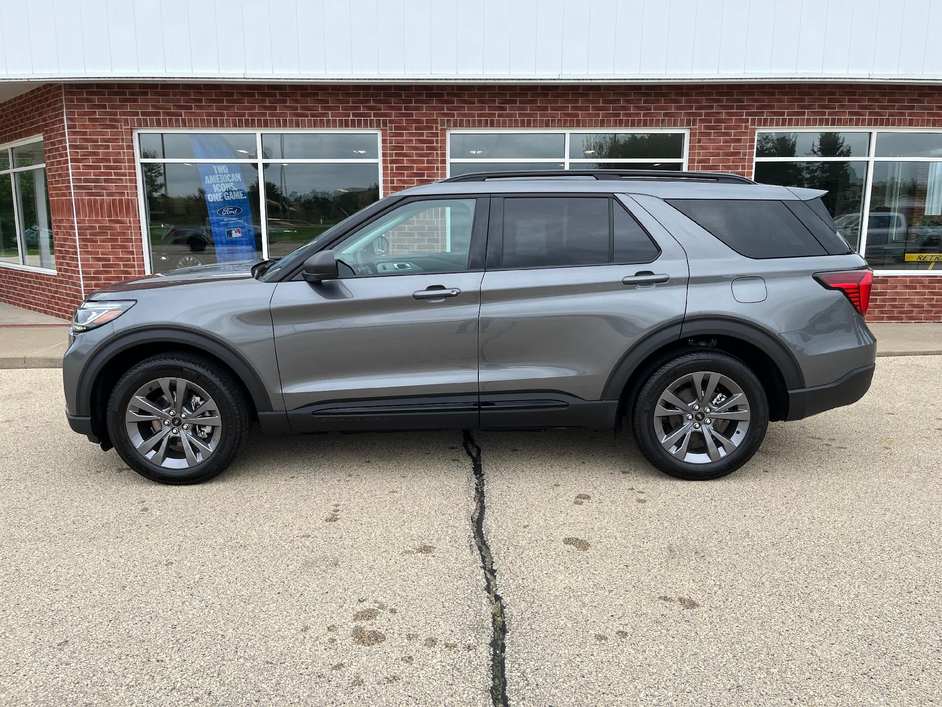 2026 Ford Explorer Active w/200A Pkg 4WD