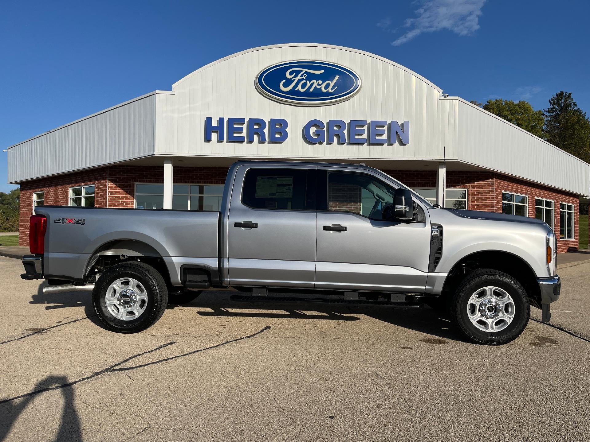 2027 Ford Super Duty F-250 SRW XLT 4WD Crew Cab 6.75' Box