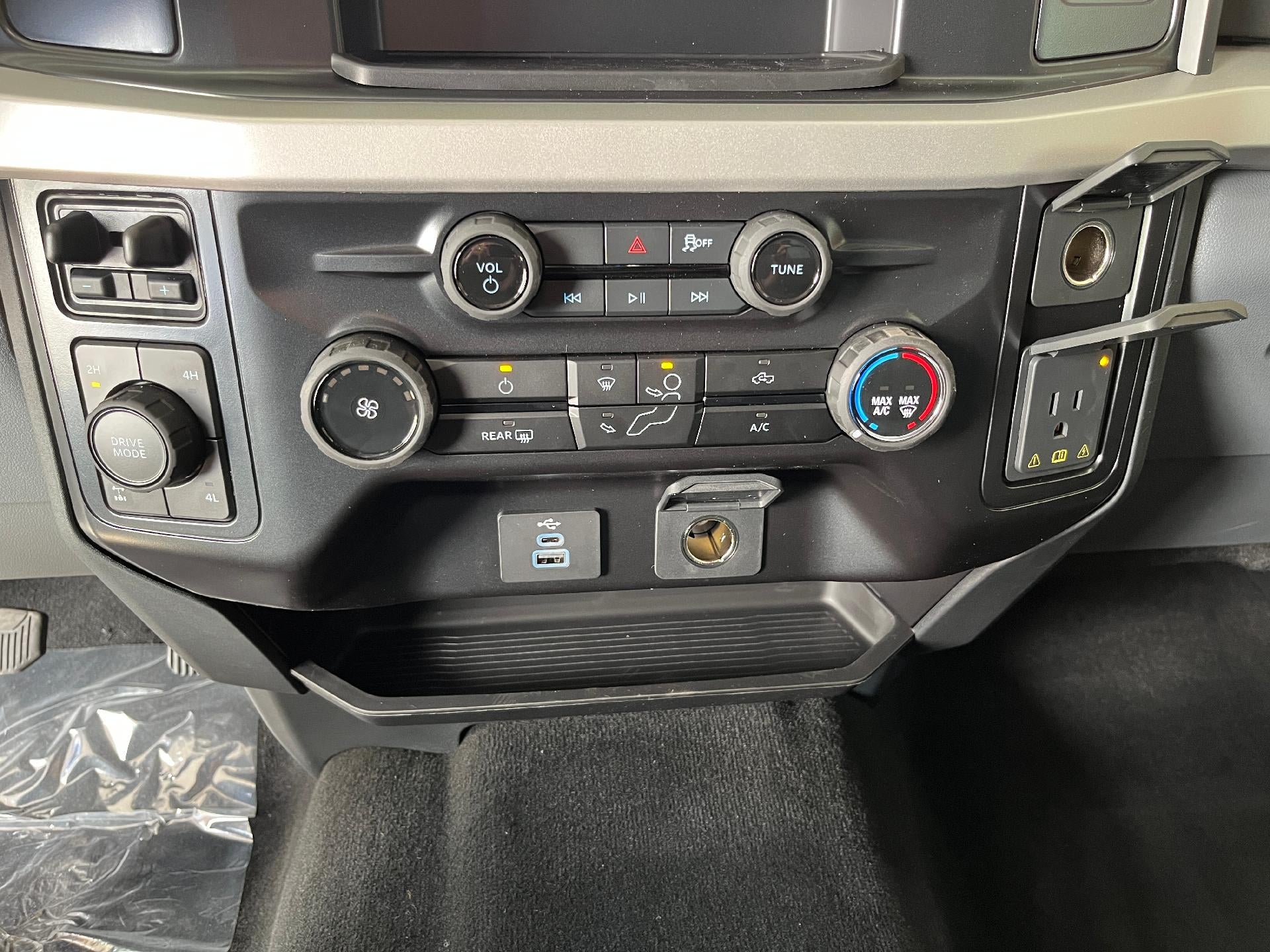2027 Ford Super Duty F-250 SRW XLT 4WD Crew Cab 6.75' Box