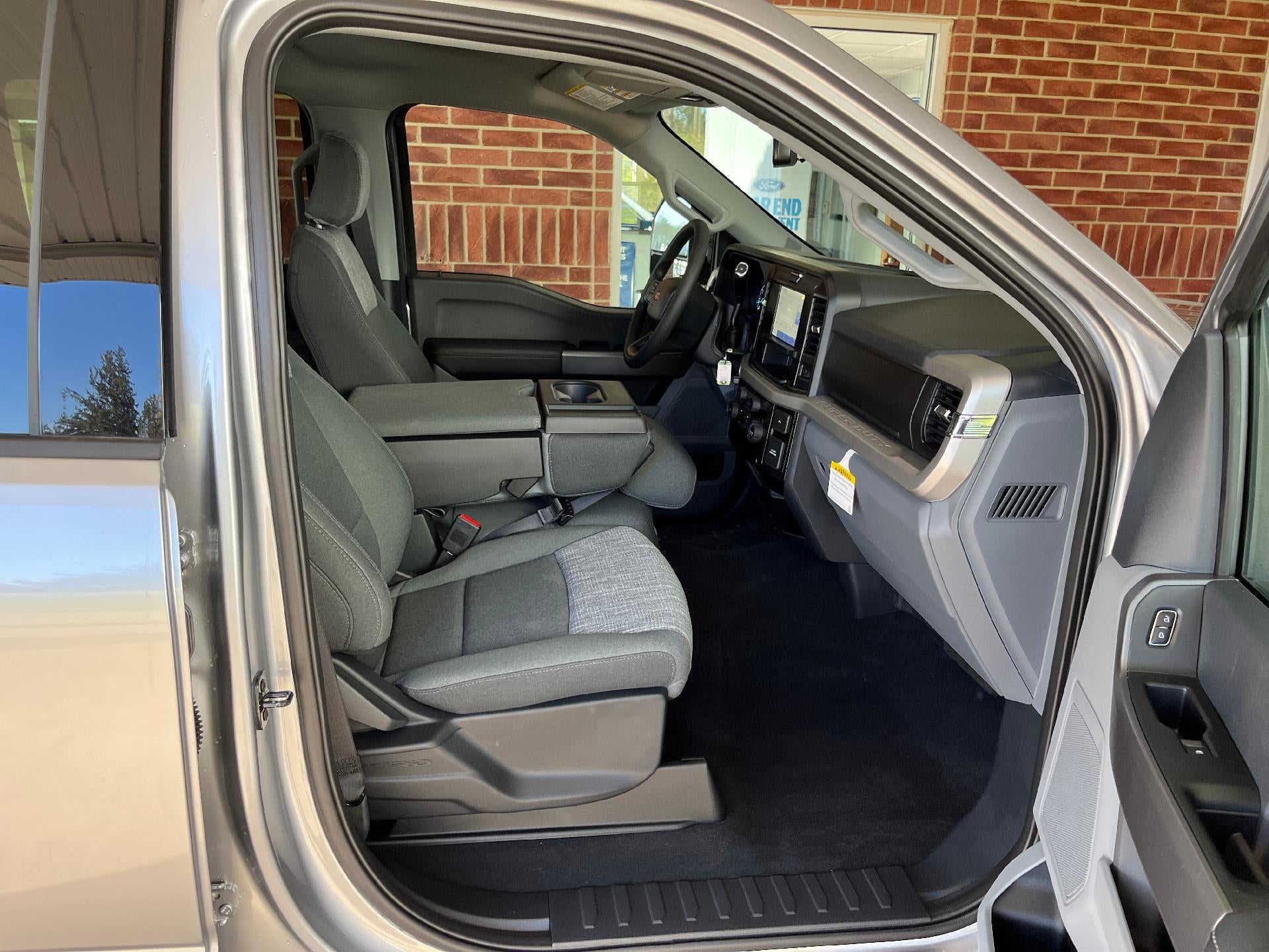 2027 Ford Super Duty F-250 SRW XLT 4WD Crew Cab 6.75' Box