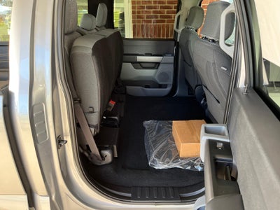 2027 Ford Super Duty F-250 SRW XLT 4WD Crew Cab 6.75' Box