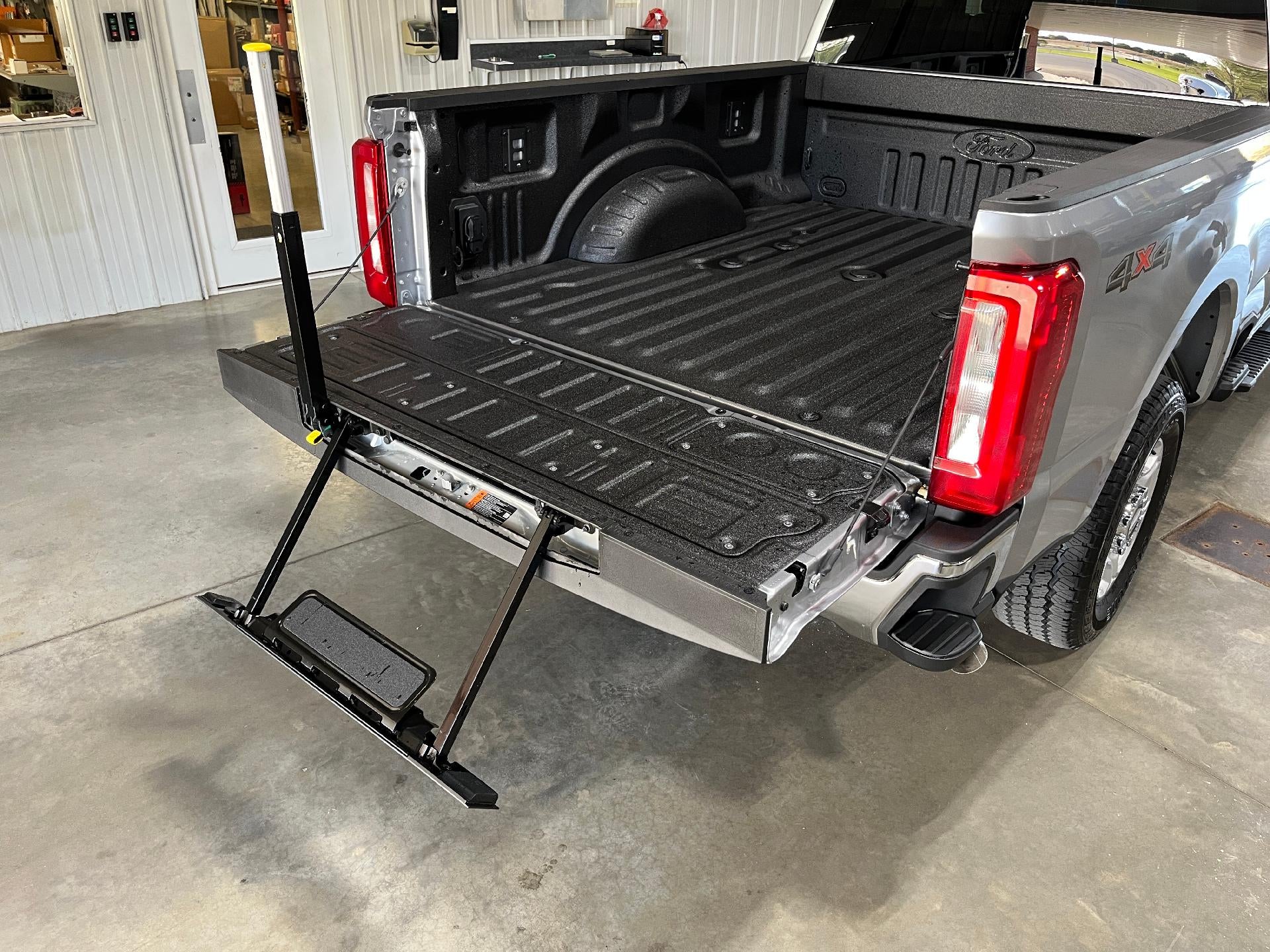 2027 Ford Super Duty F-250 SRW XLT 4WD Crew Cab 6.75' Box