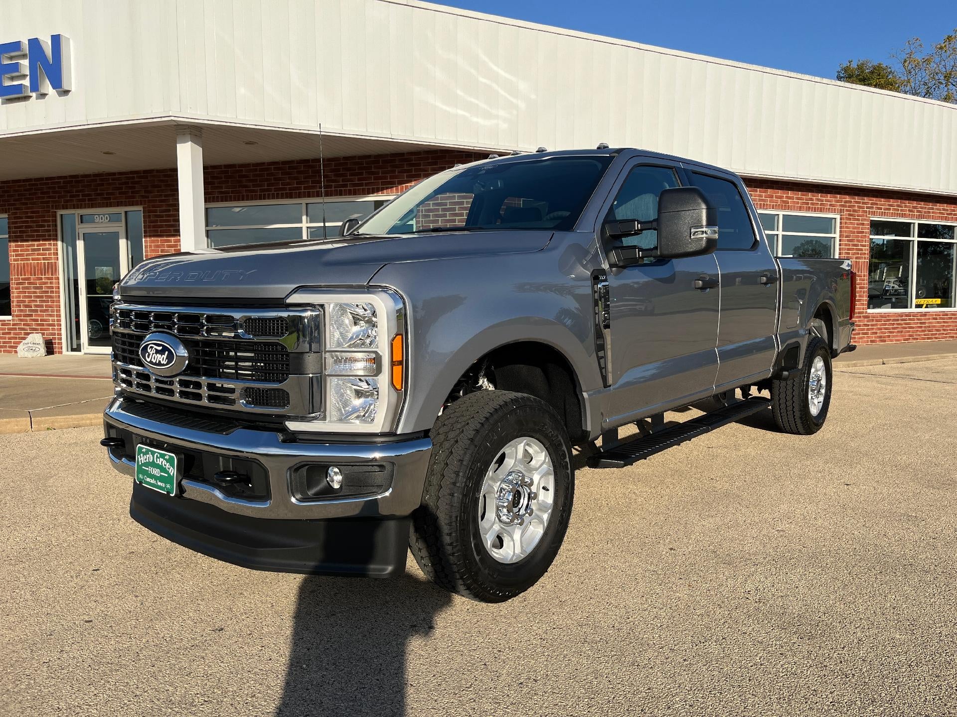 2027 Ford Super Duty F-250 SRW XLT 4WD Crew Cab 6.75' Box