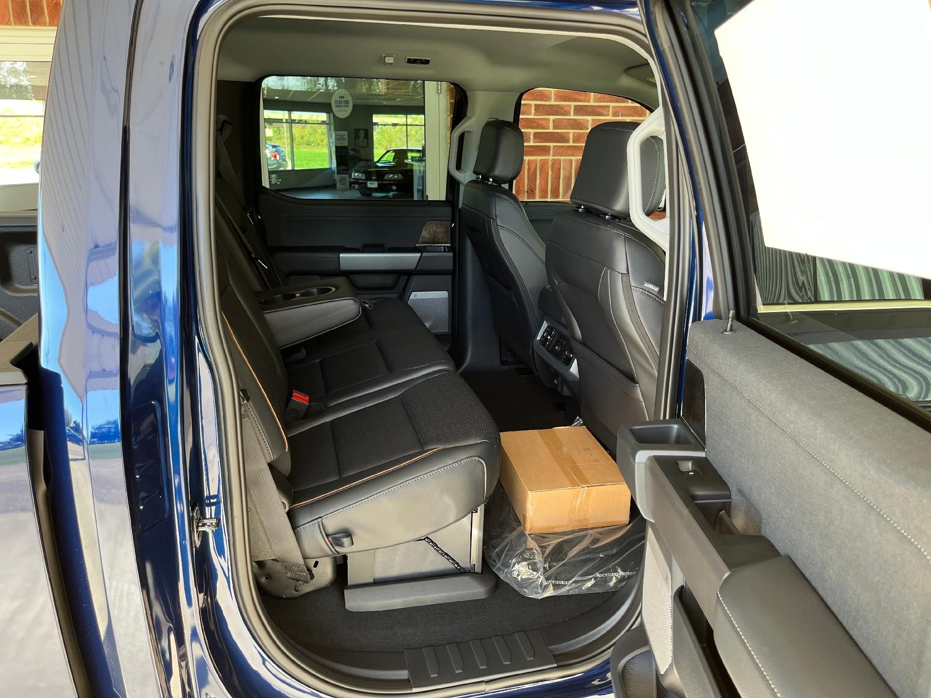 2027 Ford Super Duty F-250 SRW LARIAT 4WD Crew Cab 6.75' Box
