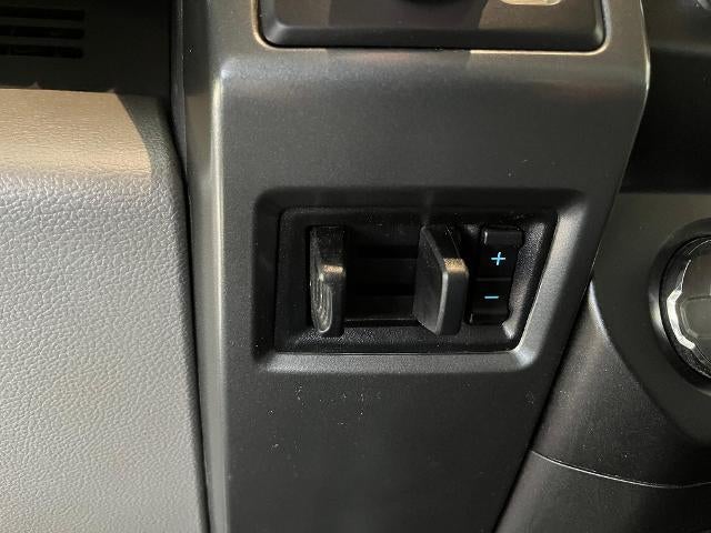 2022 Ford Super Duty F-350 SRW XLT 4WD Reg Cab 8' Box