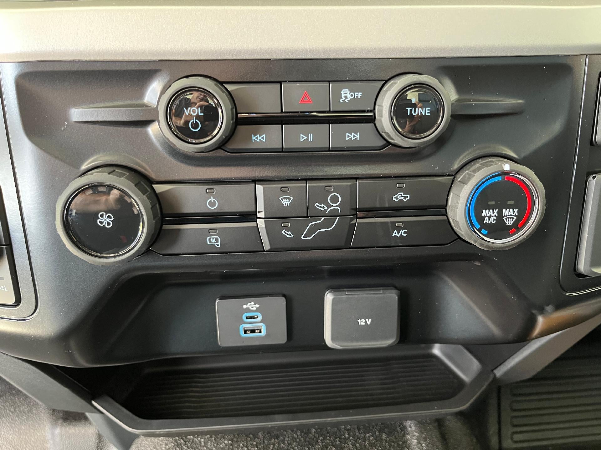 2027 Ford Super Duty F-350 SRW XLT 4WD Reg Cab 8' Box