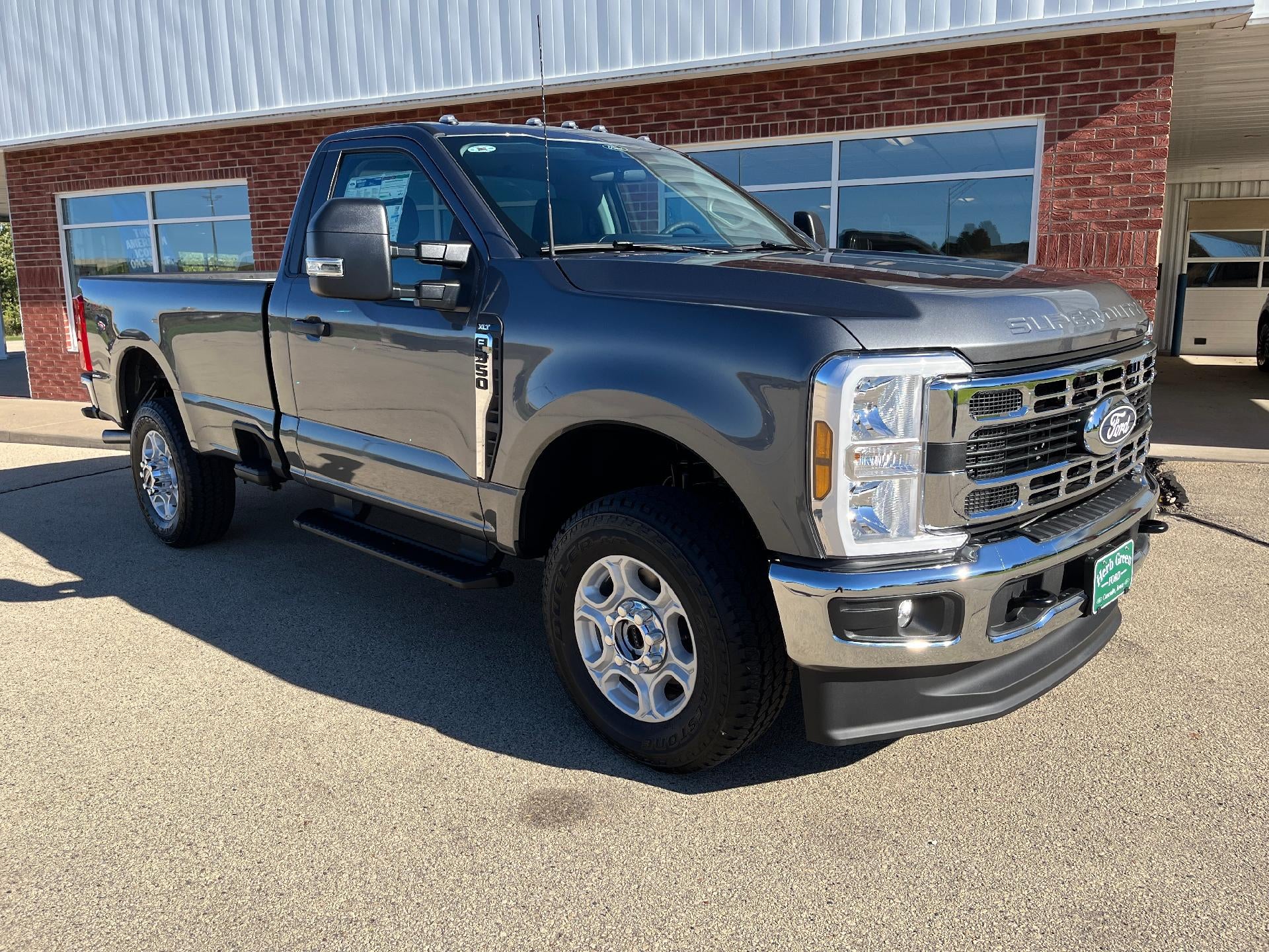 2027 Ford Super Duty F-350 SRW XLT 4WD Reg Cab 8' Box