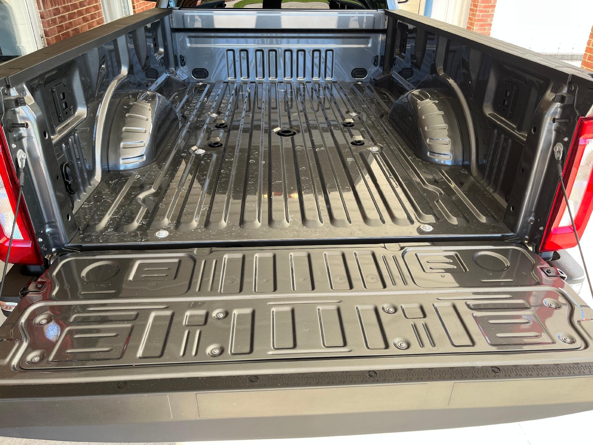 2027 Ford Super Duty F-350 SRW XLT 4WD Reg Cab 8' Box
