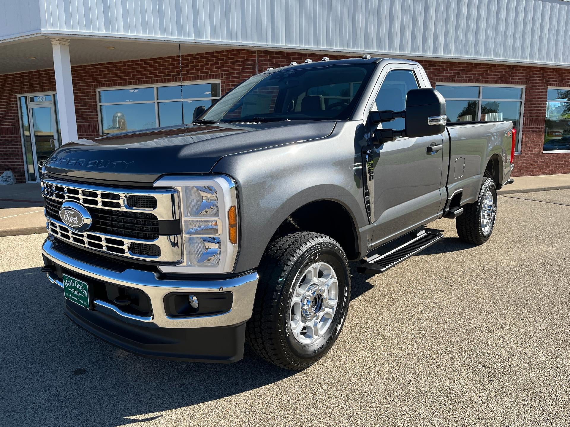 2027 Ford Super Duty F-350 SRW XLT 4WD Reg Cab 8' Box