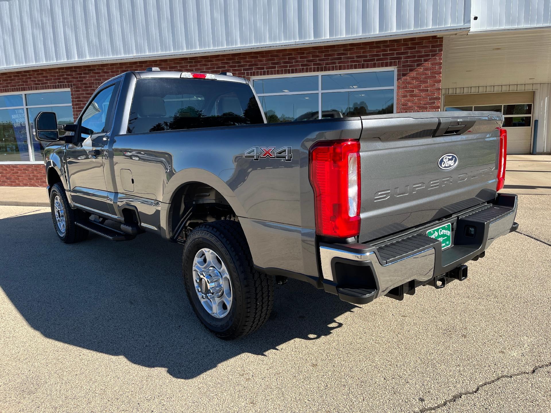 2027 Ford Super Duty F-350 SRW XLT 4WD Reg Cab 8' Box