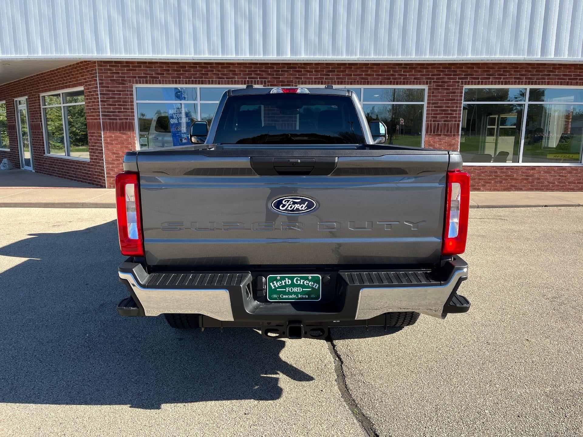 2027 Ford Super Duty F-350 SRW XLT 4WD Reg Cab 8' Box