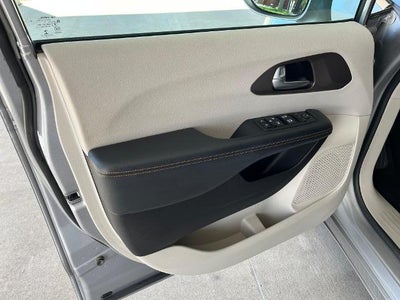2017 Chrysler Pacifica Touring-L FWD