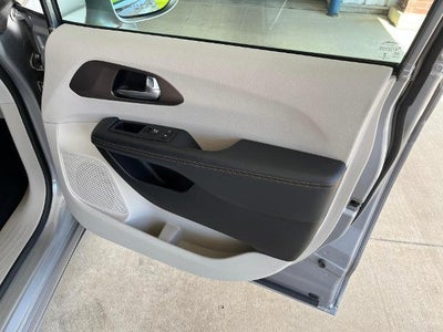 2017 Chrysler Pacifica Touring-L FWD