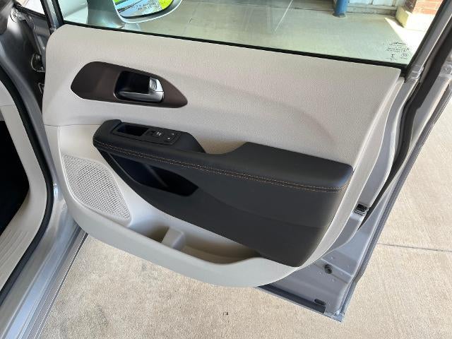 2017 Chrysler Pacifica Touring-L FWD