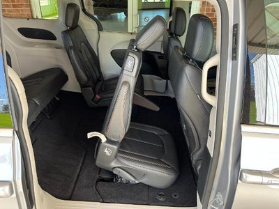2017 Chrysler Pacifica Touring-L FWD