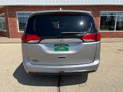 2017 Chrysler Pacifica Touring-L FWD