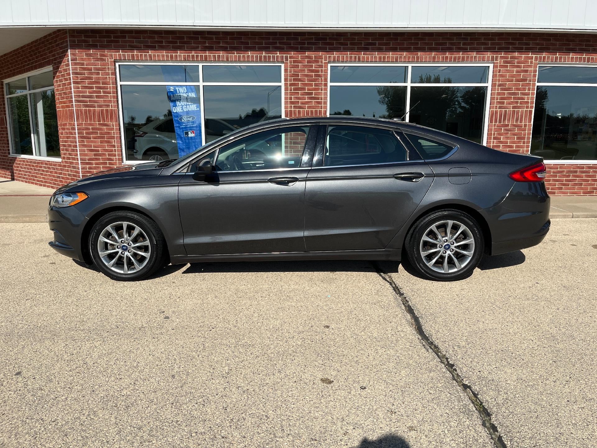 2017 Ford Fusion SE FWD