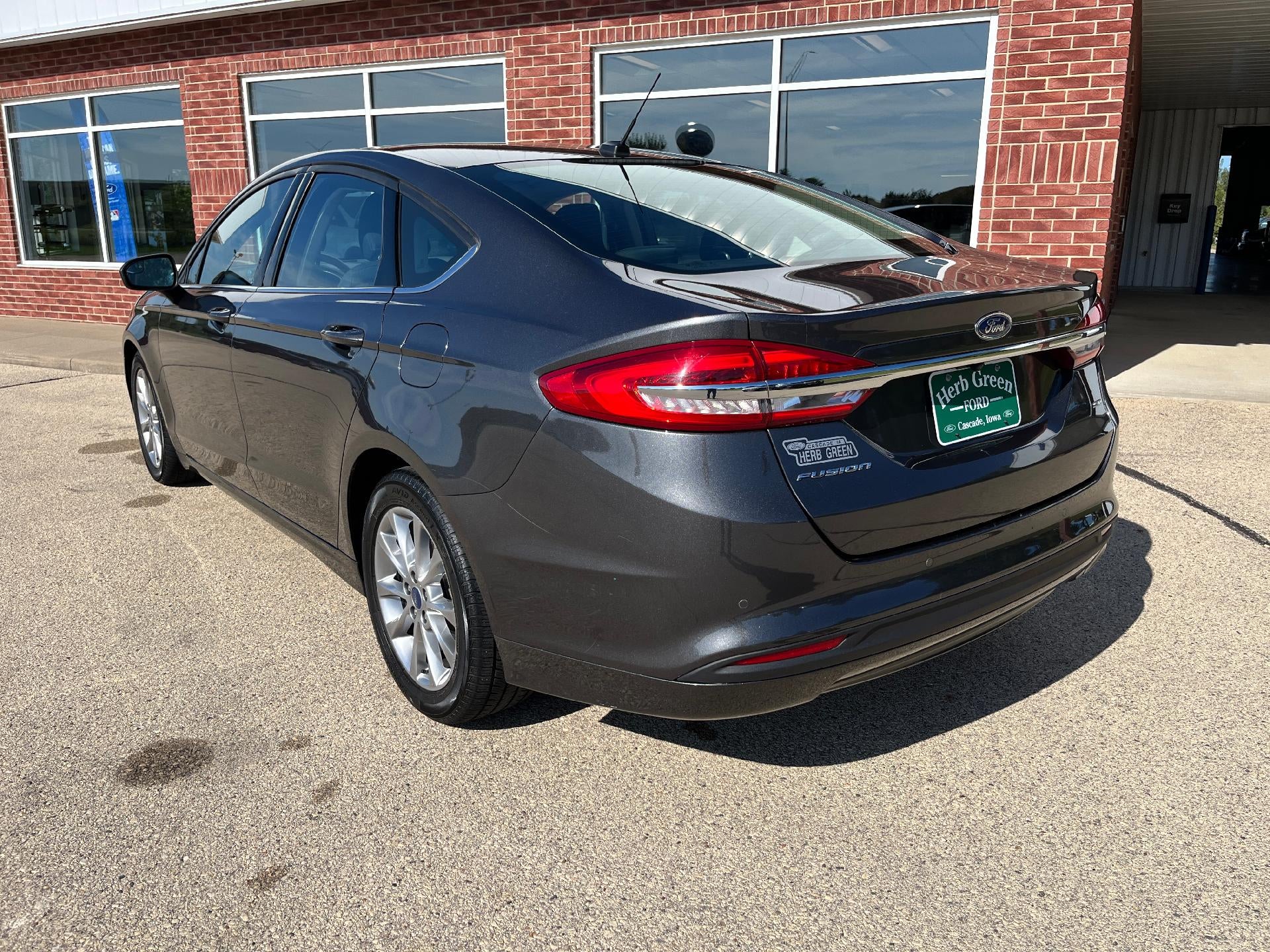 2017 Ford Fusion SE FWD