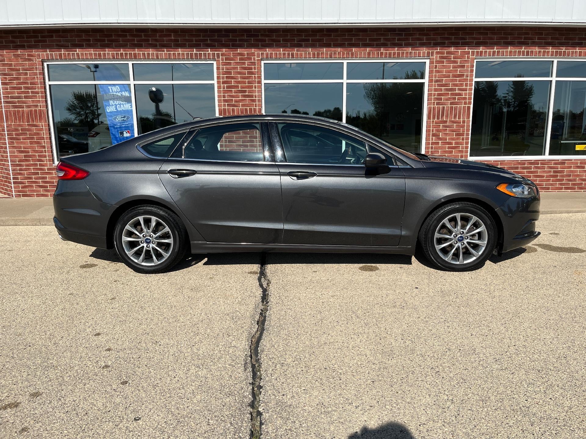 2017 Ford Fusion SE FWD
